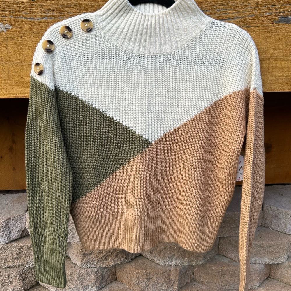 NWT-Sz S-FCT with love brand sweater. Multi-color with button detail